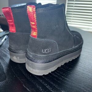 Platform black Uggs with zipper
